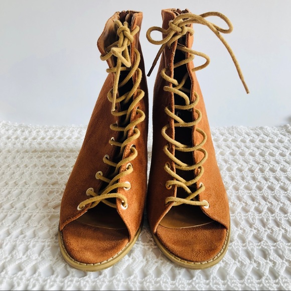 Ardene’s Lace Up Heel Sz 8 - Picture 2 of 6